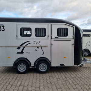 Trailer de cavalo maxi 3 com rampa lateral e estofamento